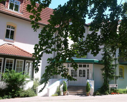 Zugang zum Restaurant des 4 Sterne Hotel Ringhotel Villa Margarete in Waren