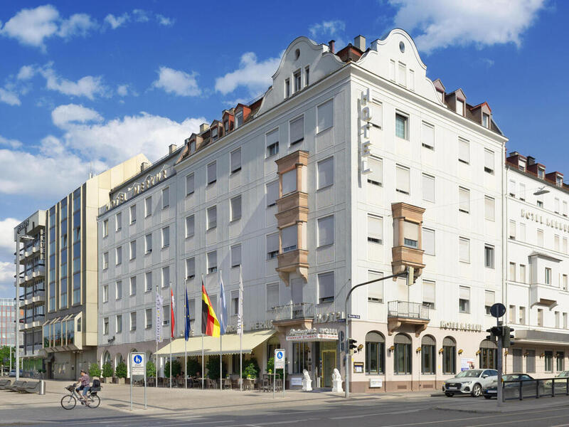 Hausansicht Ringhotel Loew's Merkur in Nürnberg, 4 Sterne  Hotel in Nürnberg