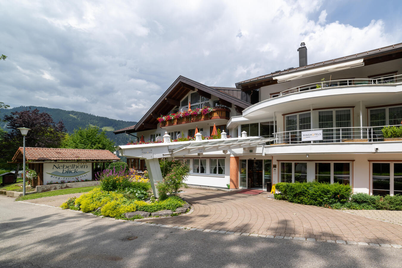 Aussenansicht Ringhotel Nebelhornblick, 4-Sterne Hotel im Allgäu