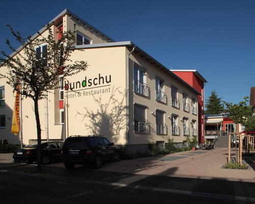 Im romantischen Taubertal, nahe der Altstadt von Bad Mergentheim ist das 4 Sterne Hotel Ringhotel Bundschu in Bad Mergentheim gelegen